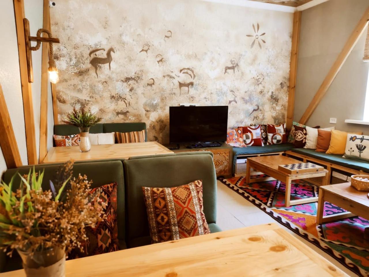 Silkroad Guesthouse بيشكيك المظهر الخارجي الصورة